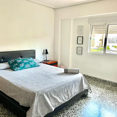 Habitación en casa particular Private In Shared Workstay Valencia